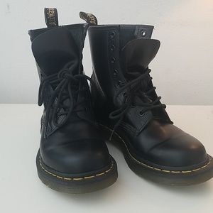 8-eye Dr. Martens Pascal UK 5, US 7, EU 38